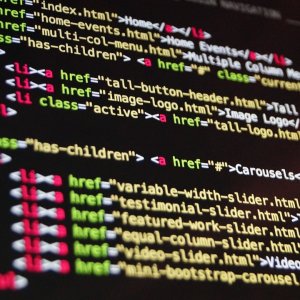Navegando el Futuro: Programación en la Era de la Inteligencia Artificial